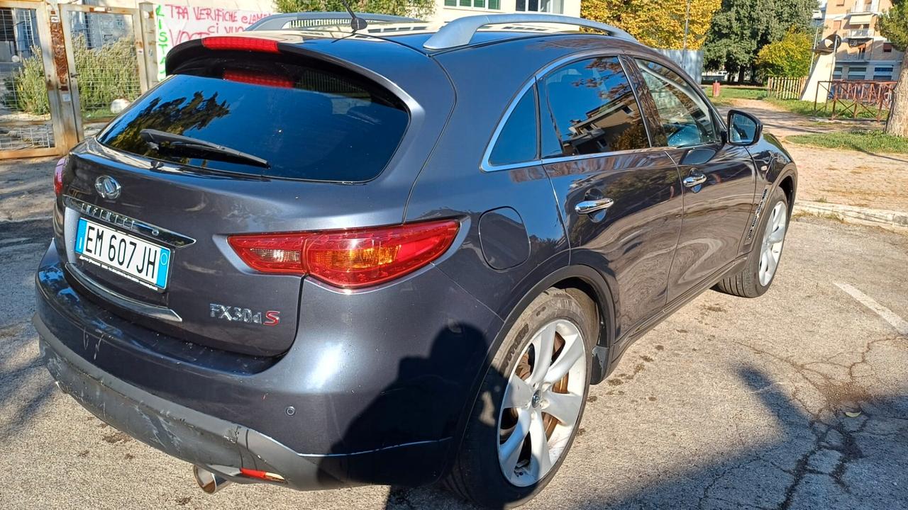 Infiniti FX30d S Premium