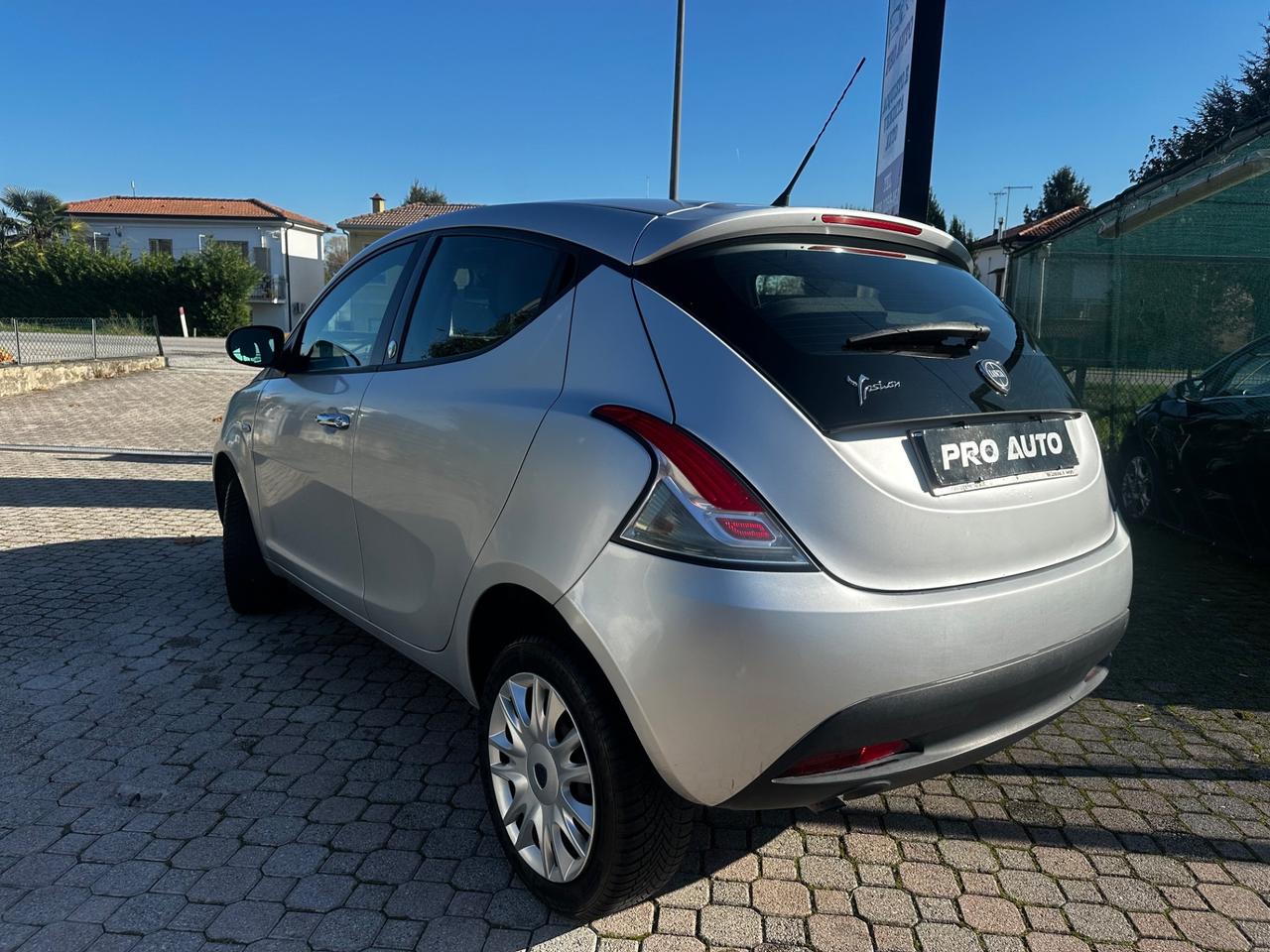 Lancia Ypsilon 0.9 TwinAir 85 CV 5 porte Metano Ecochic Gold