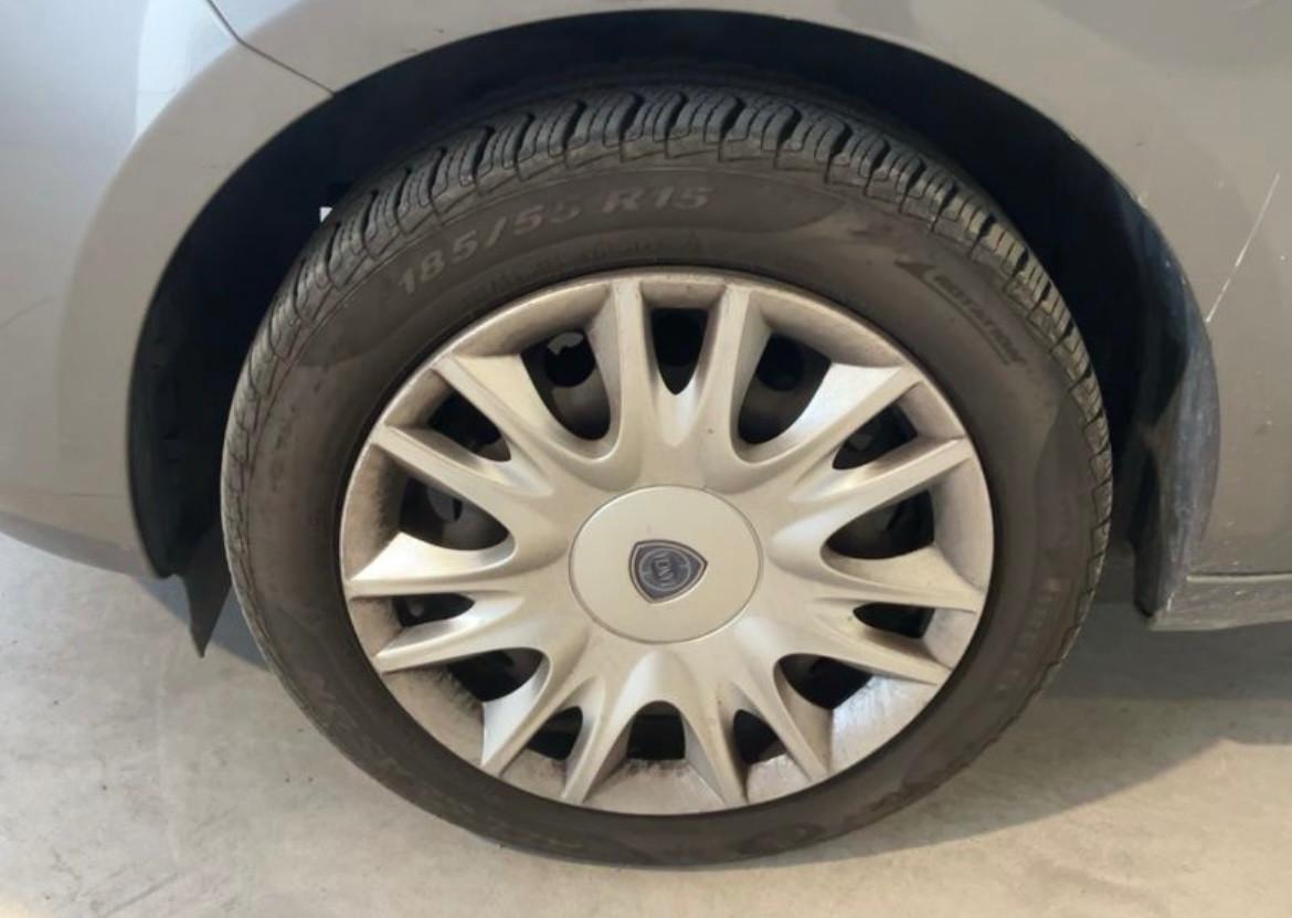 Lancia Ypsilon 1.2 69 CV 5 porte Gold-Km 87700–