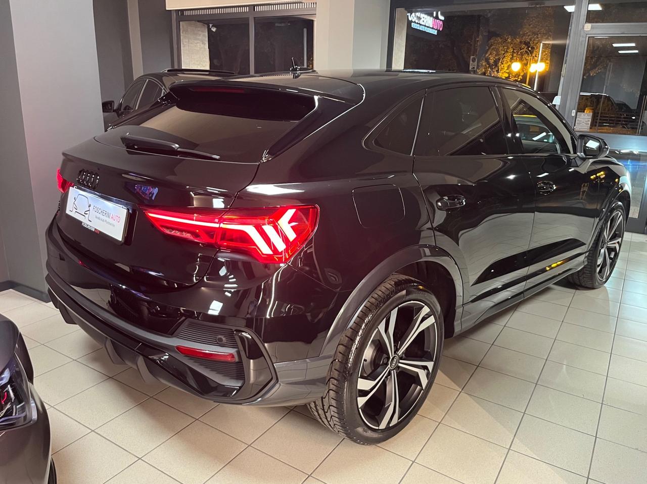 Audi Q3 SPB 35 TDI S-Line TOTAL BLACK!!