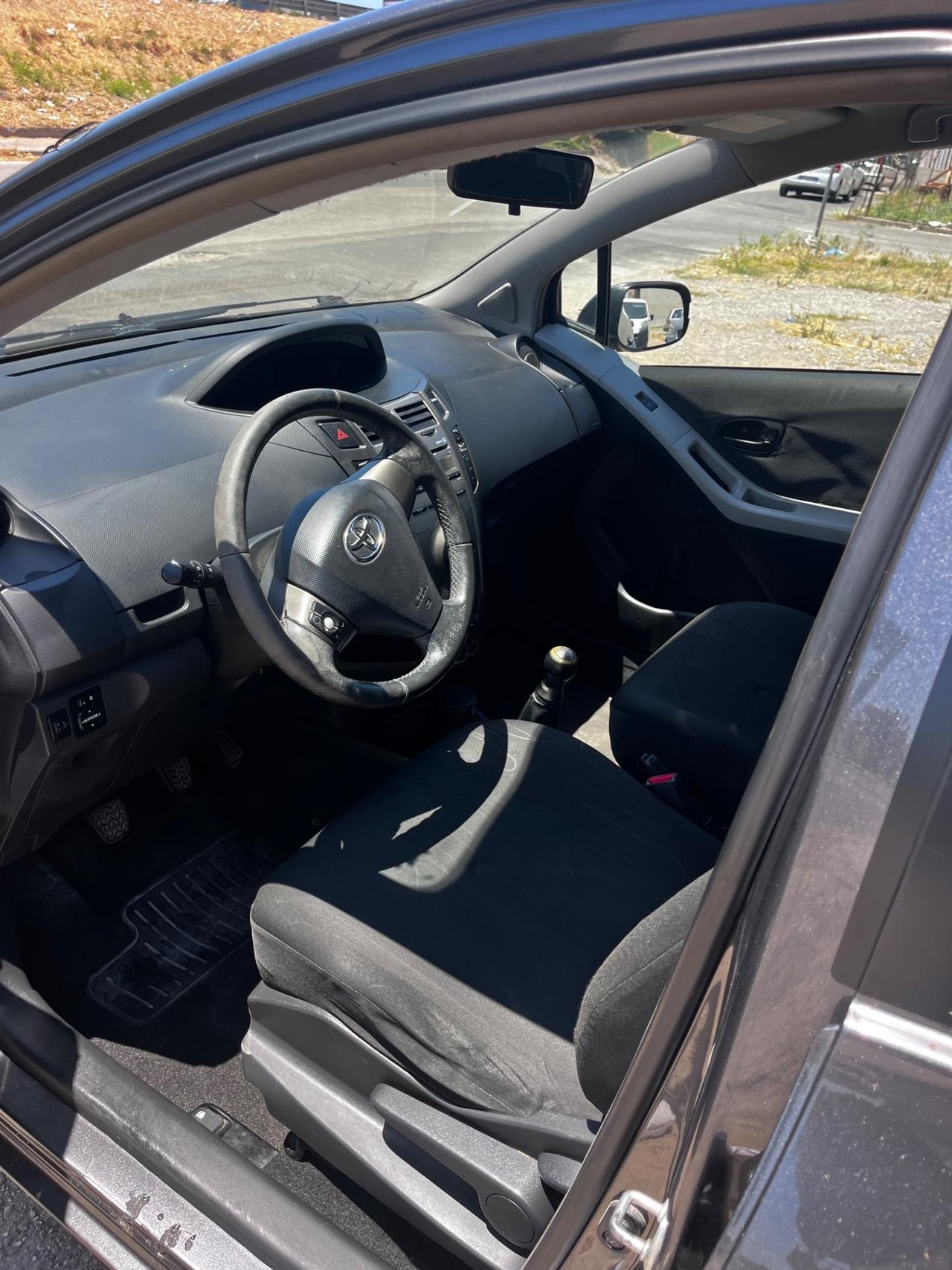 Toyota Yaris 1.0 benzina clima 5porte