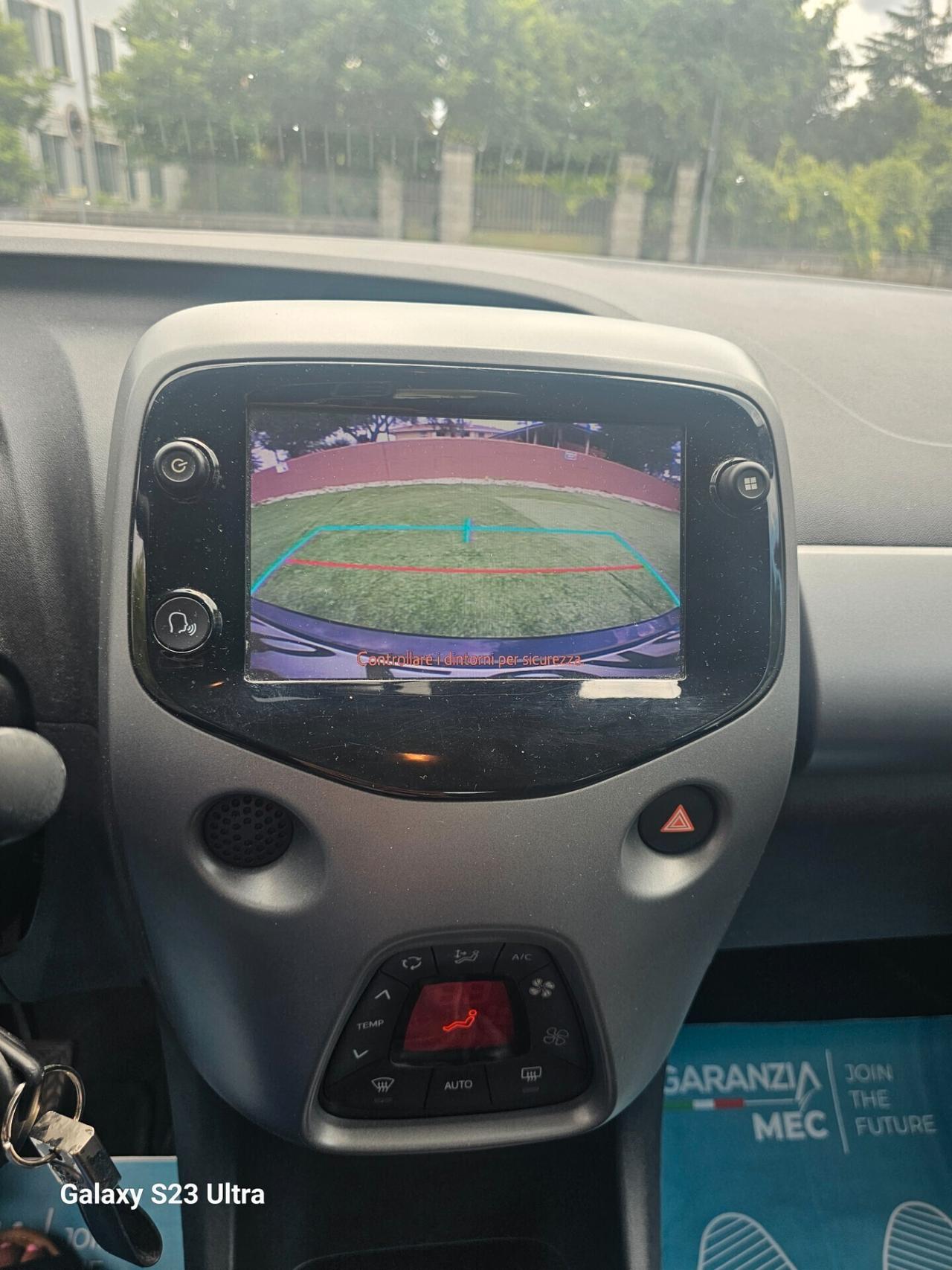 Toyota Aygo Connect 1.0 VVT-i 72 CV 5 porte x-clusiv