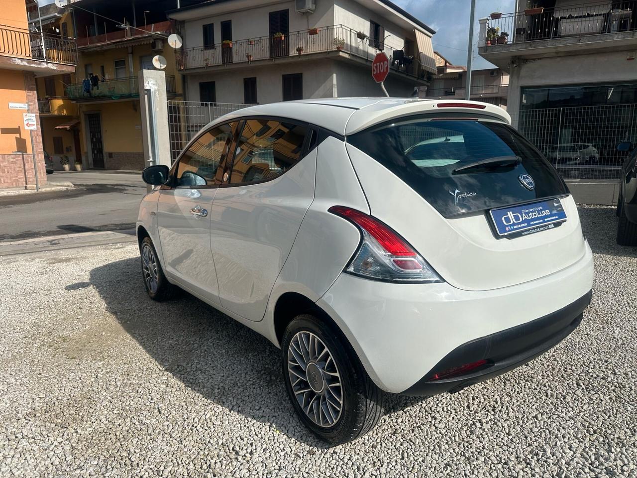 Lancia Ypsilon 0.9 TwinAir 85 CV 5 porte Metano Ecochic Gold