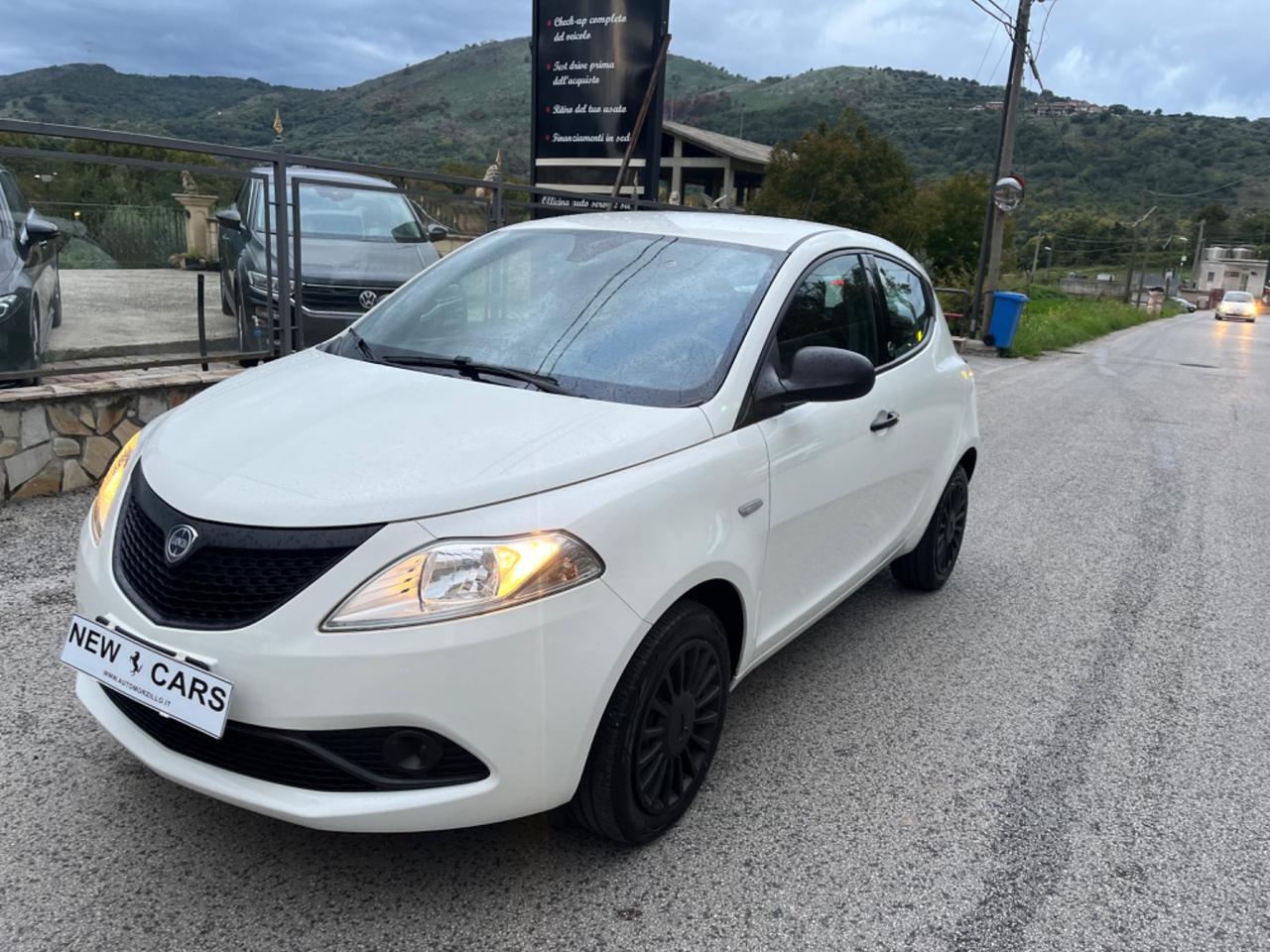 Lancia Ypsilon 1.0 FireFly 5 porte S&S Hybrid Ecochic Gold