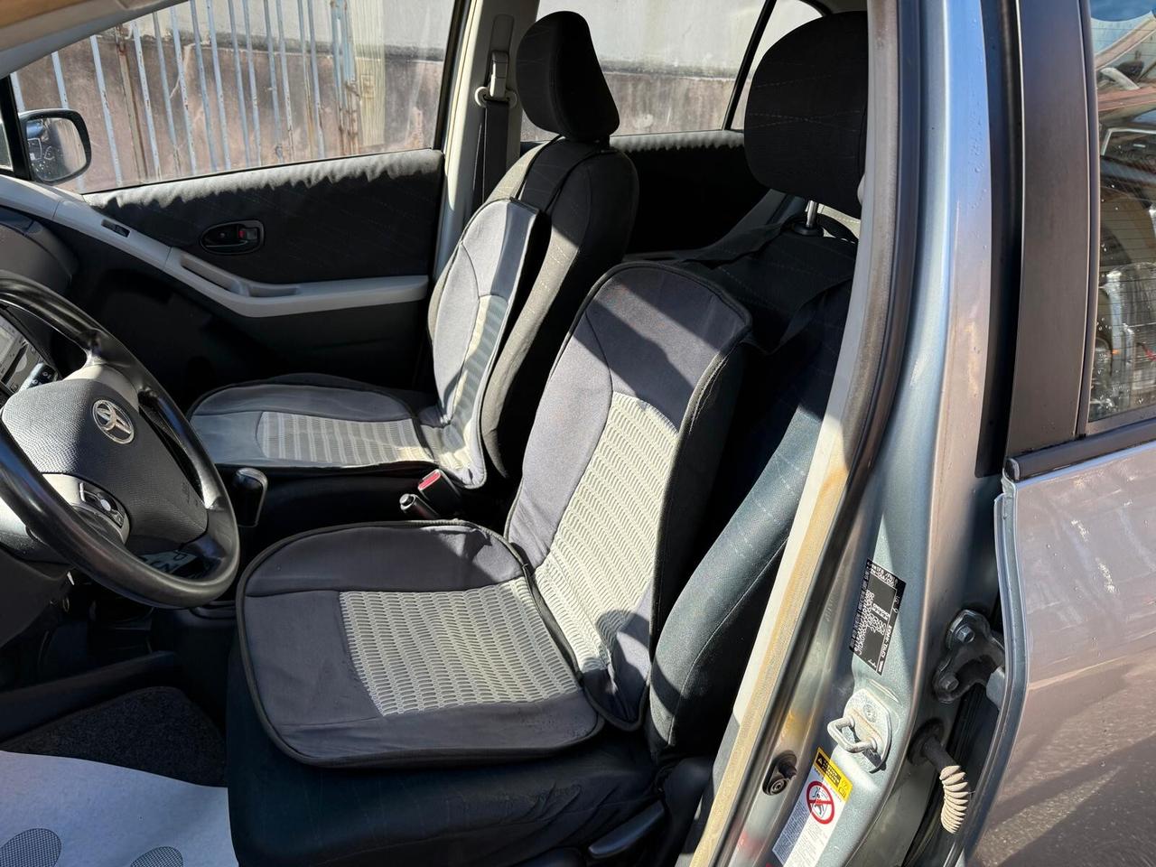 Toyota Yaris 1.0 5 porte Sol