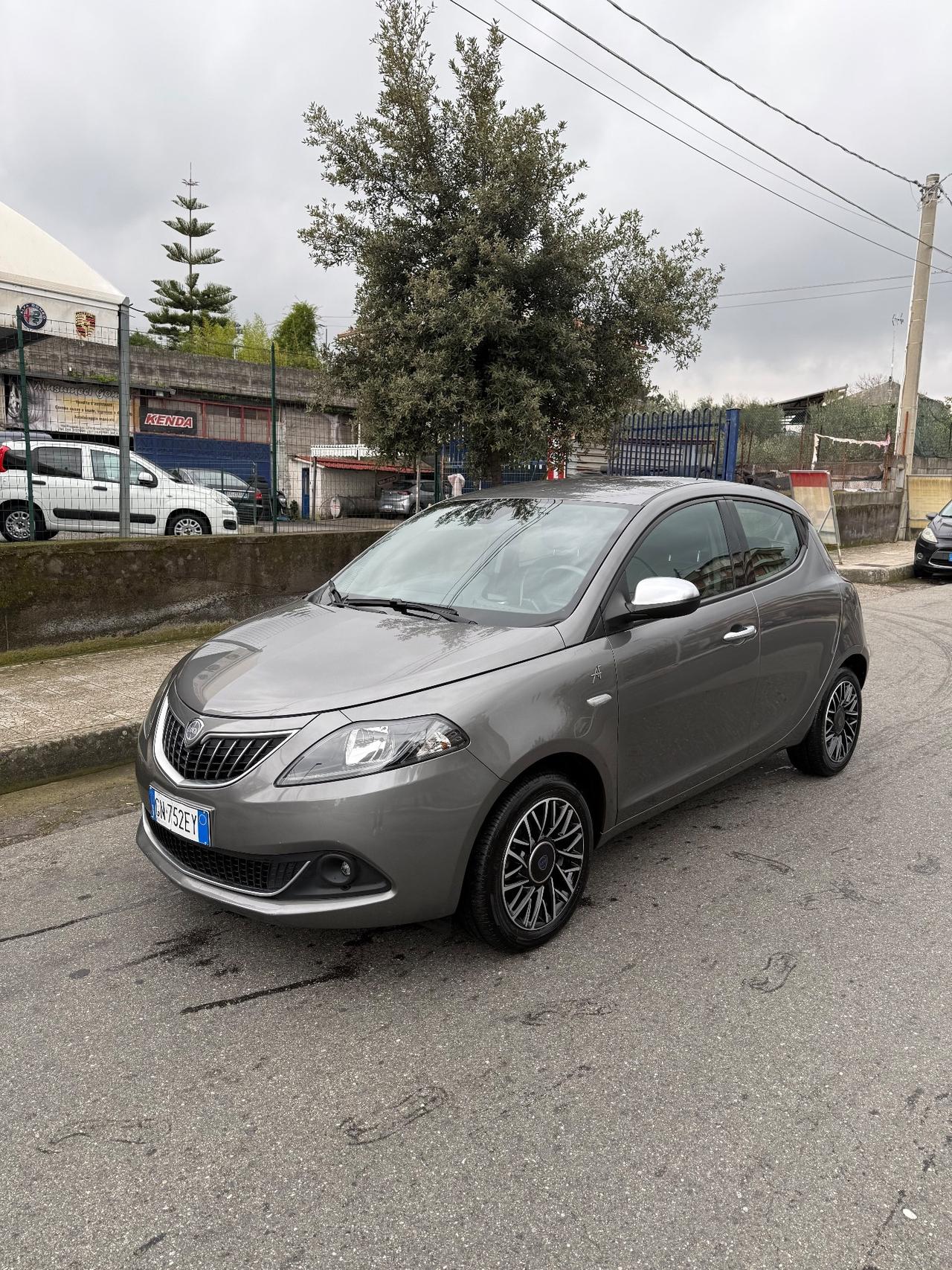 Lancia Ypsilon 1.0 FireFly 5 porte S&S Hybrid Alberta Ferretti