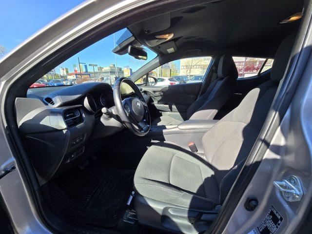 TOYOTA C-HR 1.8 Hybrid E-CVT NEOPATENTATI PERMUTE
