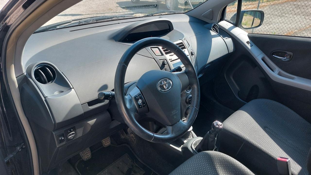 Toyota Yaris 1.0 5 porte Sol