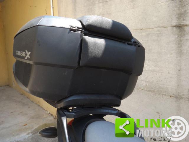 BMW R 1200 R anno 2008 con valigie laterali BMW originali