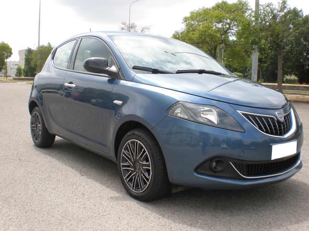 Lancia Ypsilon 1.0 ultimo restyling, full