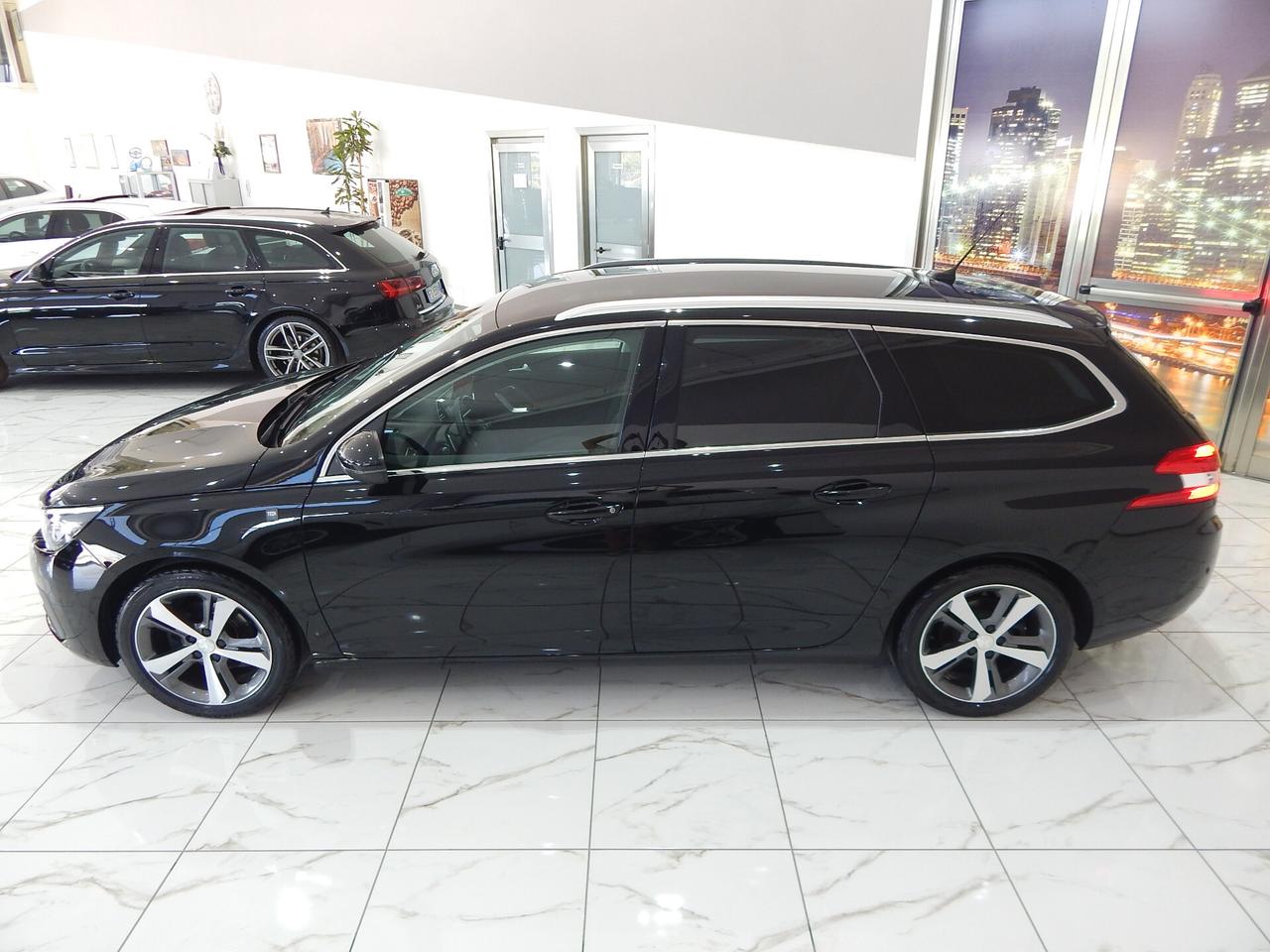 Peugeot 308 SW 1.5 bluehdi Tech Edition EAT8 TETTO-NAVI-PELLE