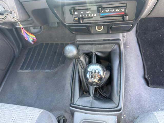 NISSAN NP300 2.5 D 2p. King Cab Easy Chassis