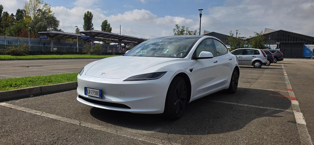 Tesla Model 3 - RWD Premium
