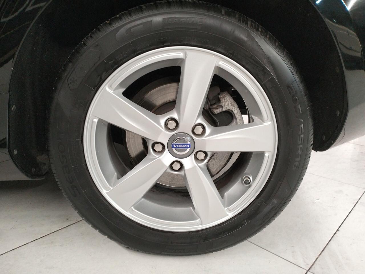 Volvo V40 D2 1.6 - NEOPATENTATI