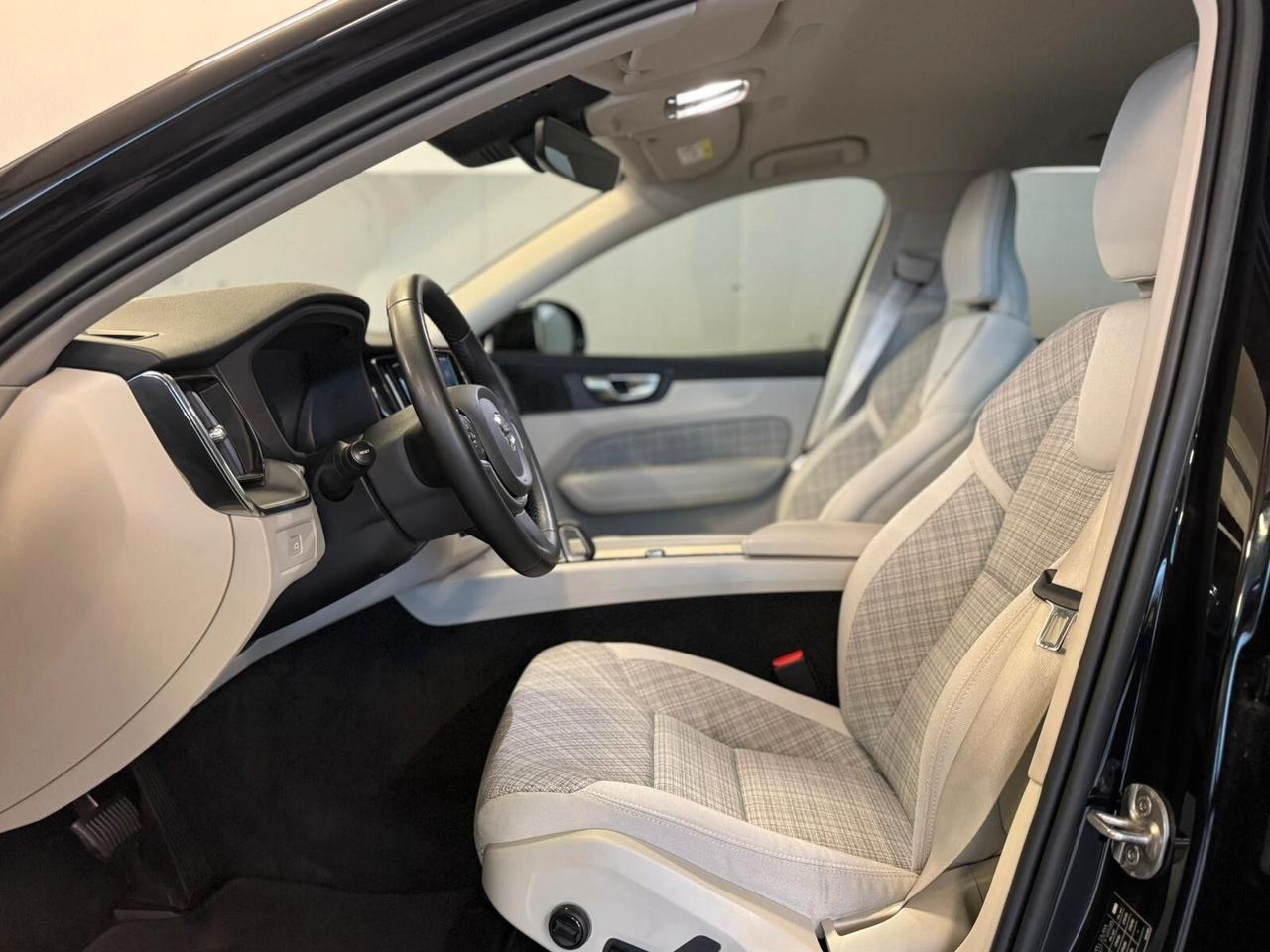 Volvo XC 60 XC60 B4 (d) AWD automatico Ultimate Dark