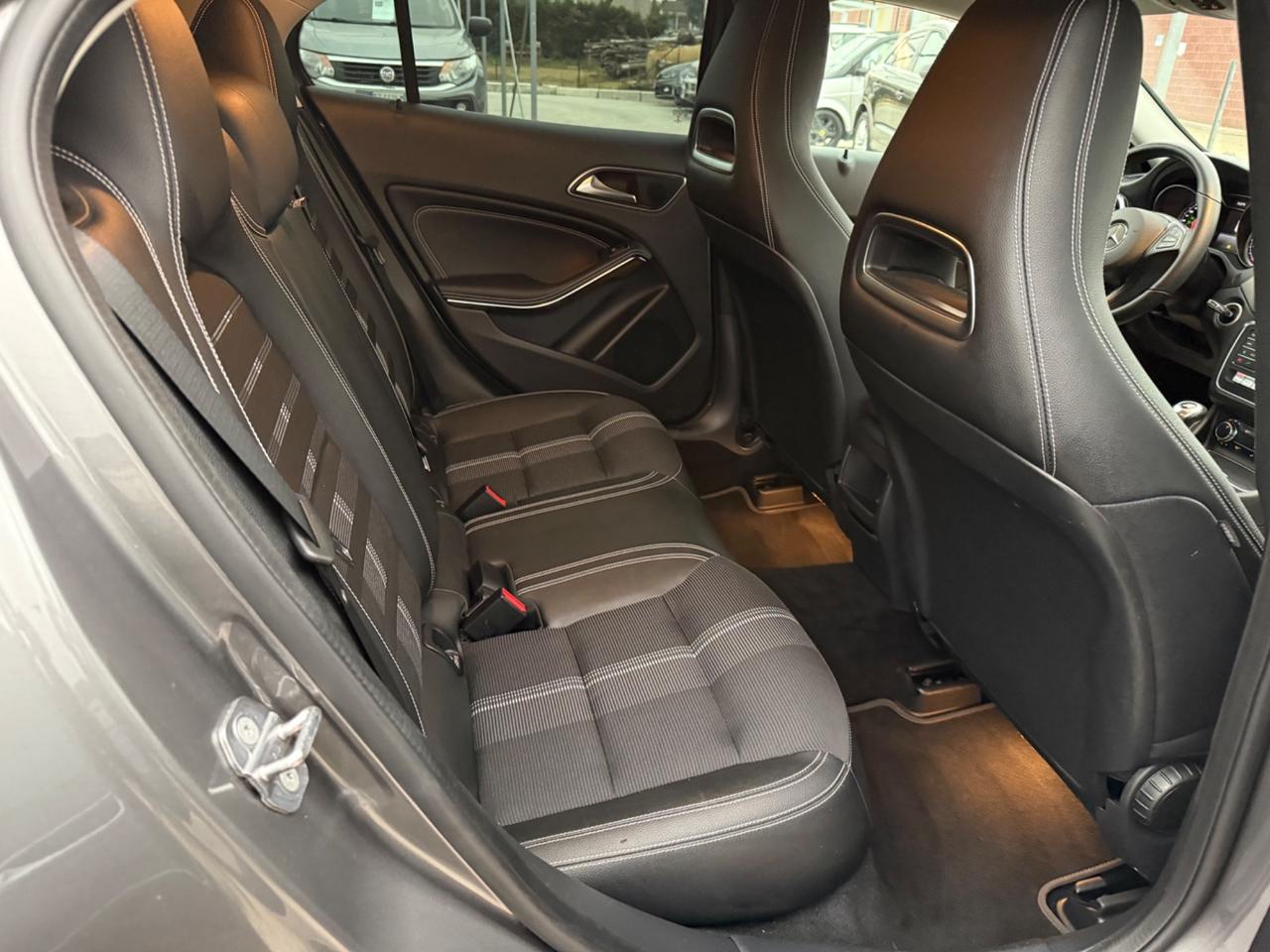 Mercedes-benz GLA 180 Premium EURO6