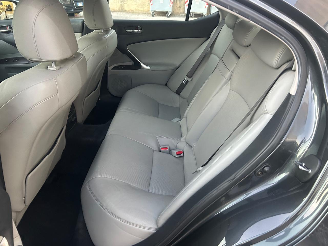 Lexus IS 220d 2.2 16V Luxury