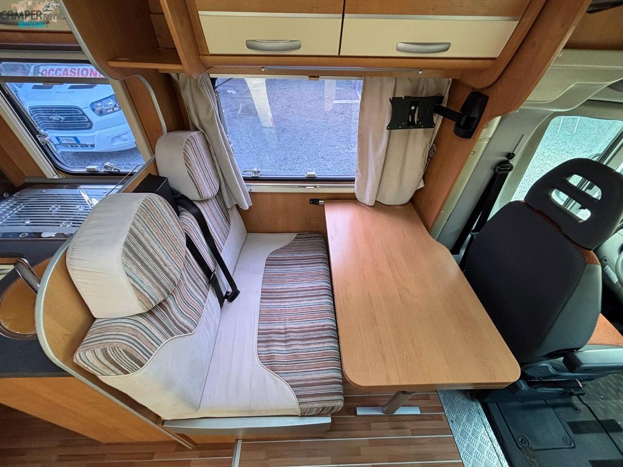 ROLLER TEAM AUTO-ROLLER A F700 P - Semintegrale con letto alla francese in coda