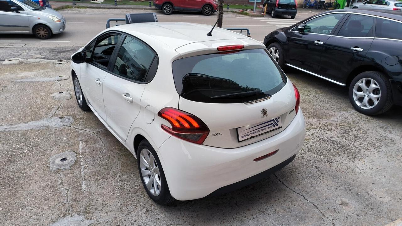 Peugeot 208 1.4 HDi 68 CV 5 Porte