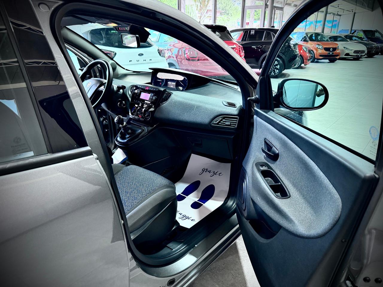 Lancia Ypsilon 1.0 70CV Hybrid Silver