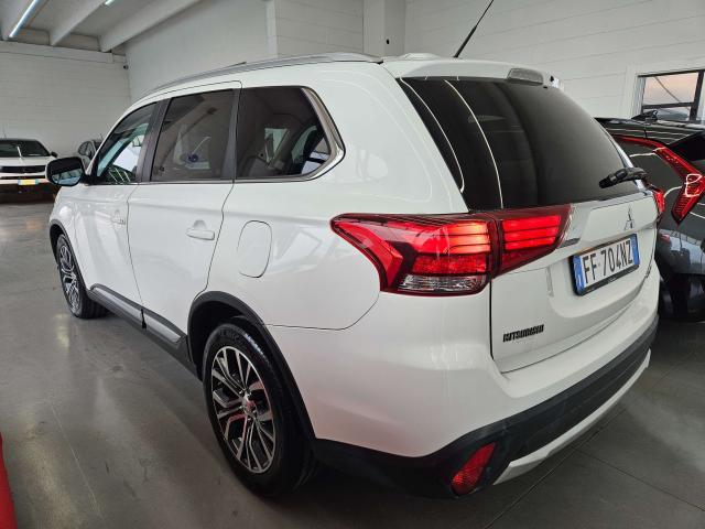 Mitsubishi Outlander 2.2 Instyle 7 posti