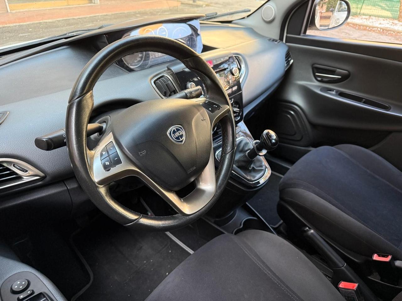 Lancia Ypsilon 1.2 69cv