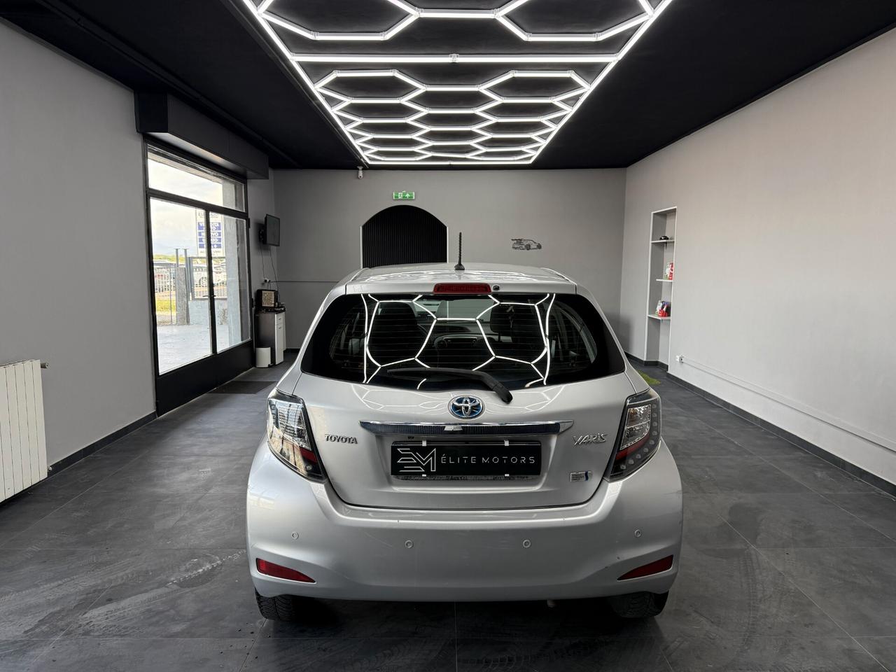 Toyota Yaris HYBRID LOUNGE