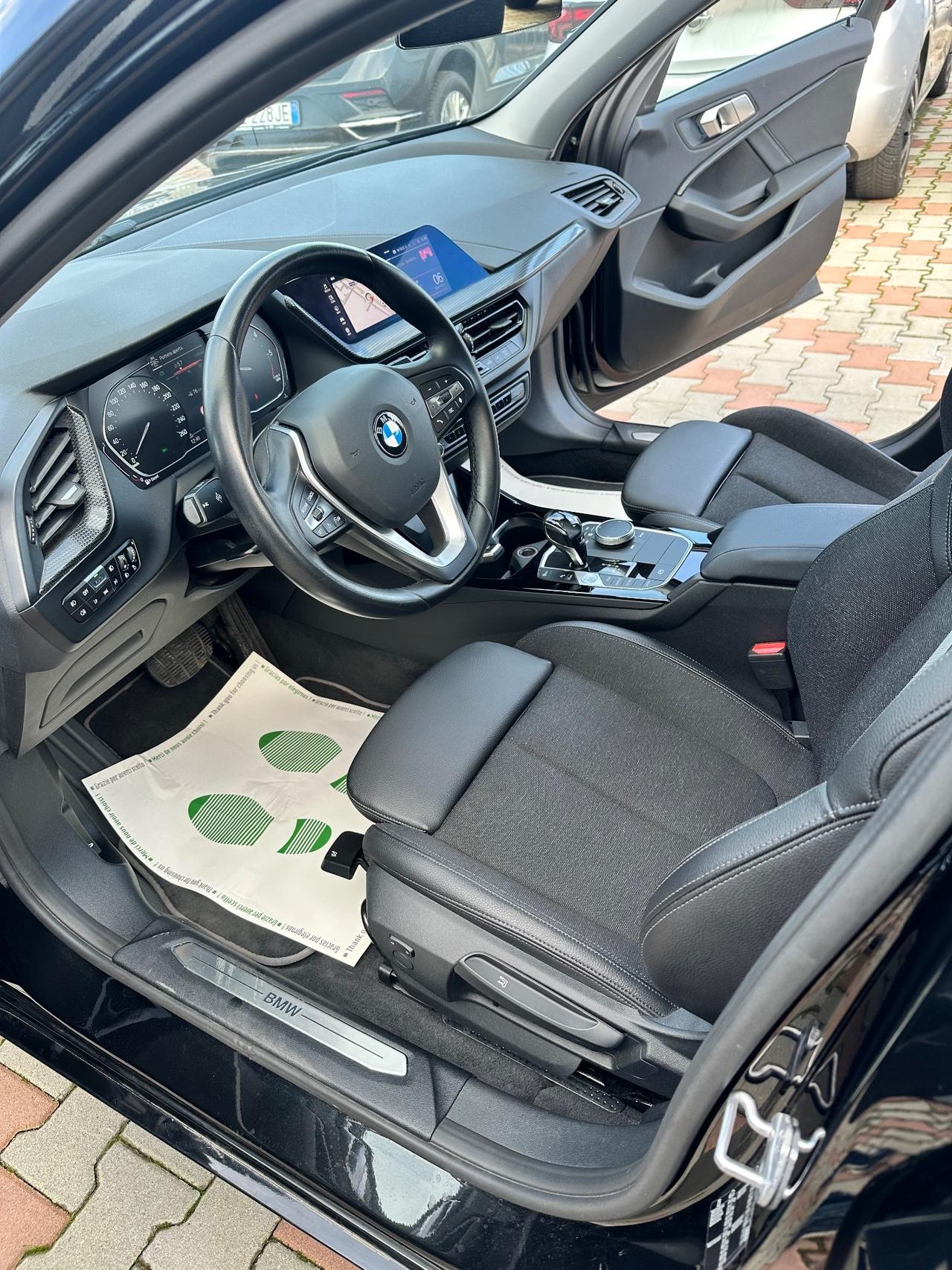 Bmw 116 116d 5p. Advantage