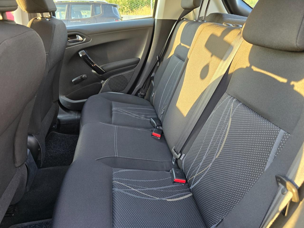 Peugeot 208 1.2 76304km PureTech 82 5 porte Allure