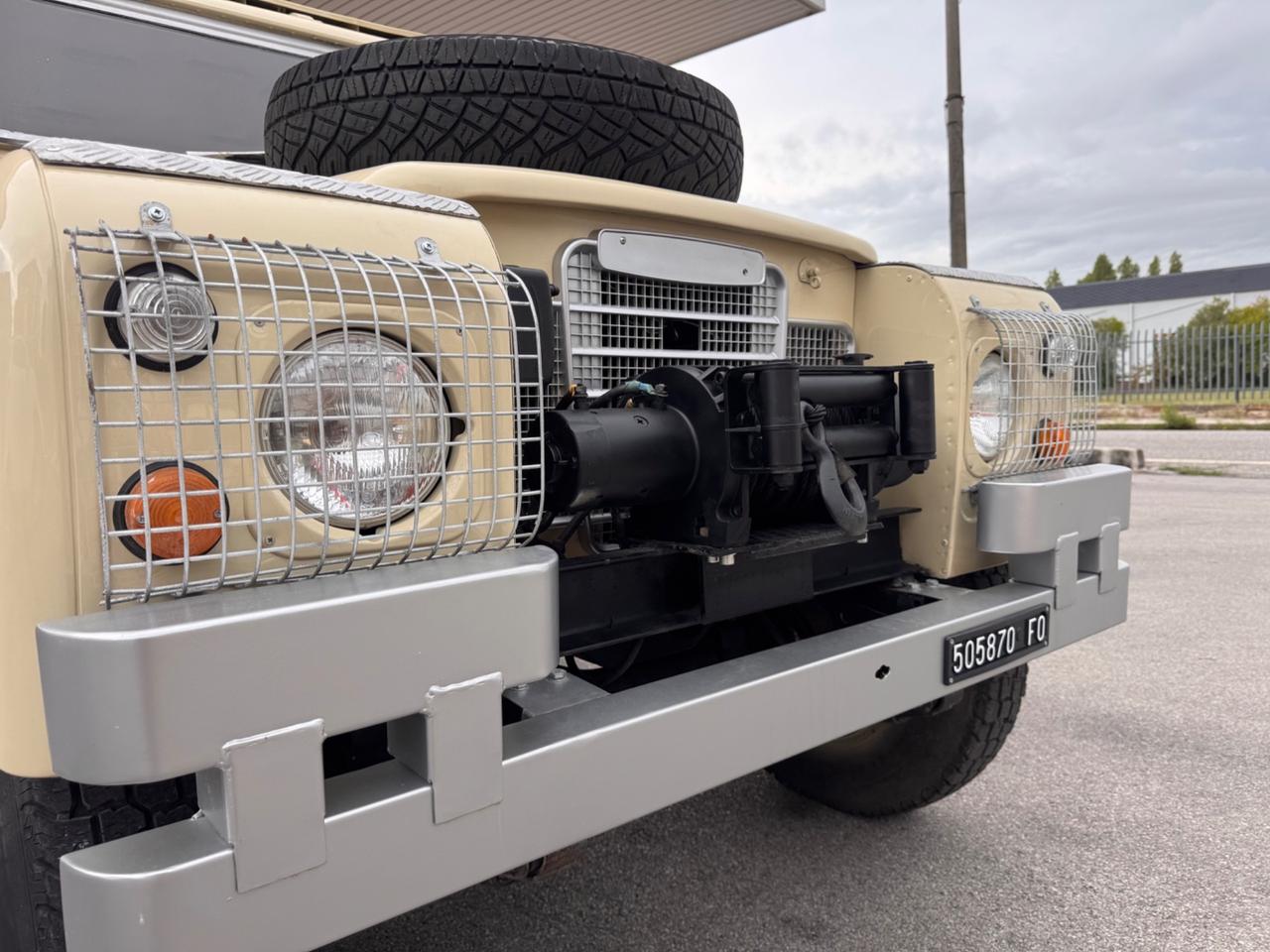 Land Rover Defender 109D
