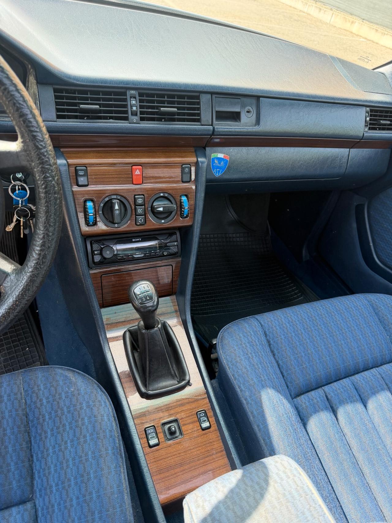 Mercedes-Benz E 200 2.0 GPL - CERTIFICAZIONE ASI - OTTIME CONDIZIONI -