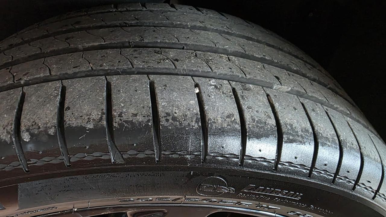 Peugeot 2008 BlueHDi 120 S&S Allure Red matt