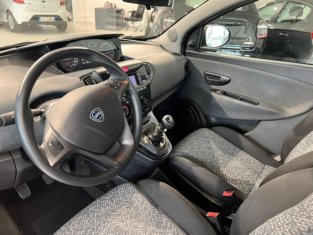 Lancia Ypsilon 1.0 FireFly 5 porte S&S Hybrid Silver