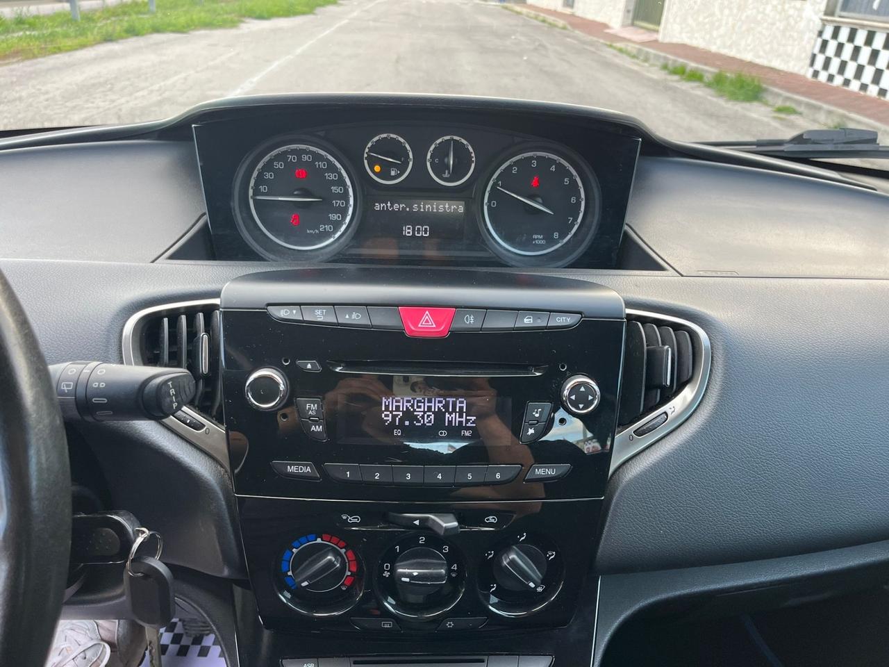 Lancia Ypsilon 1.2 5 porte Platinum Unipro 2014