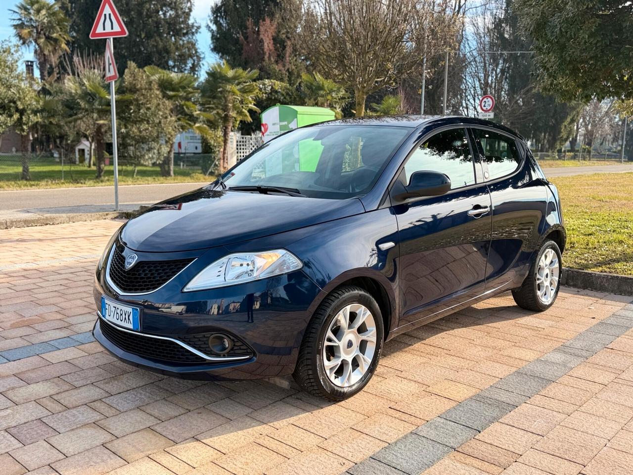 Lancia Ypsilon 1.2 69 CV 5 porte GPL Ecochic Platinum