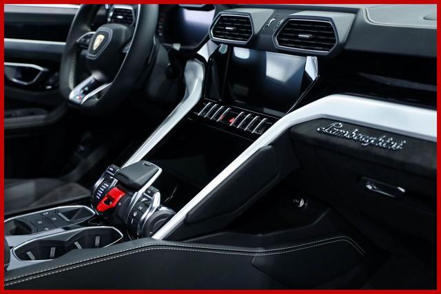 LAMBORGHINI Urus 4.0