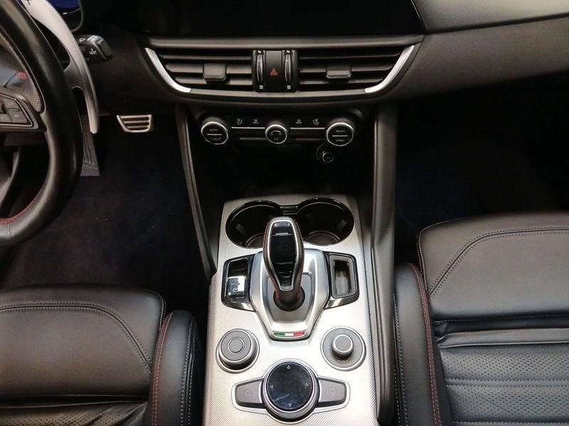 Alfa Romeo Giulia 2.2 t Competizione Q4 210cv auto