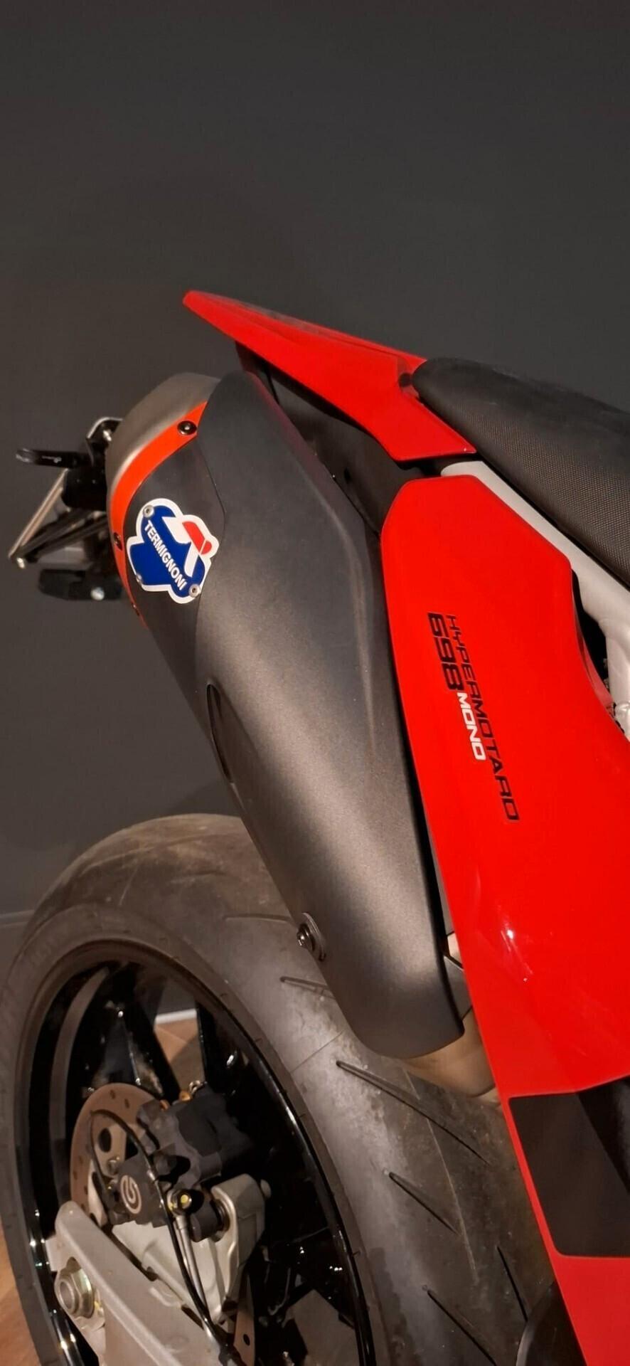 Ducati Hypermotard 698