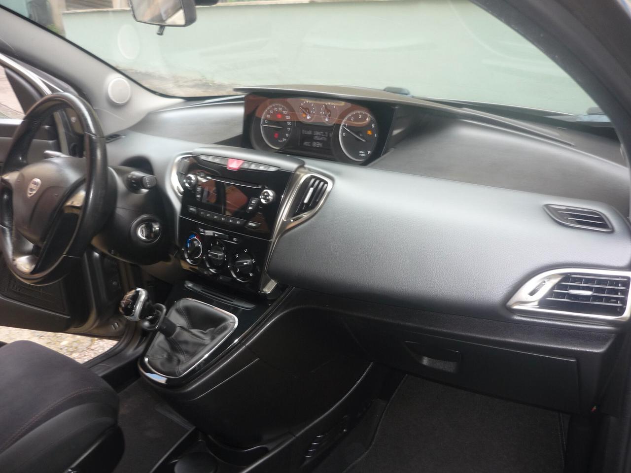Lancia Ypsilon 1.2 69 CV 5 porte S&S Gold