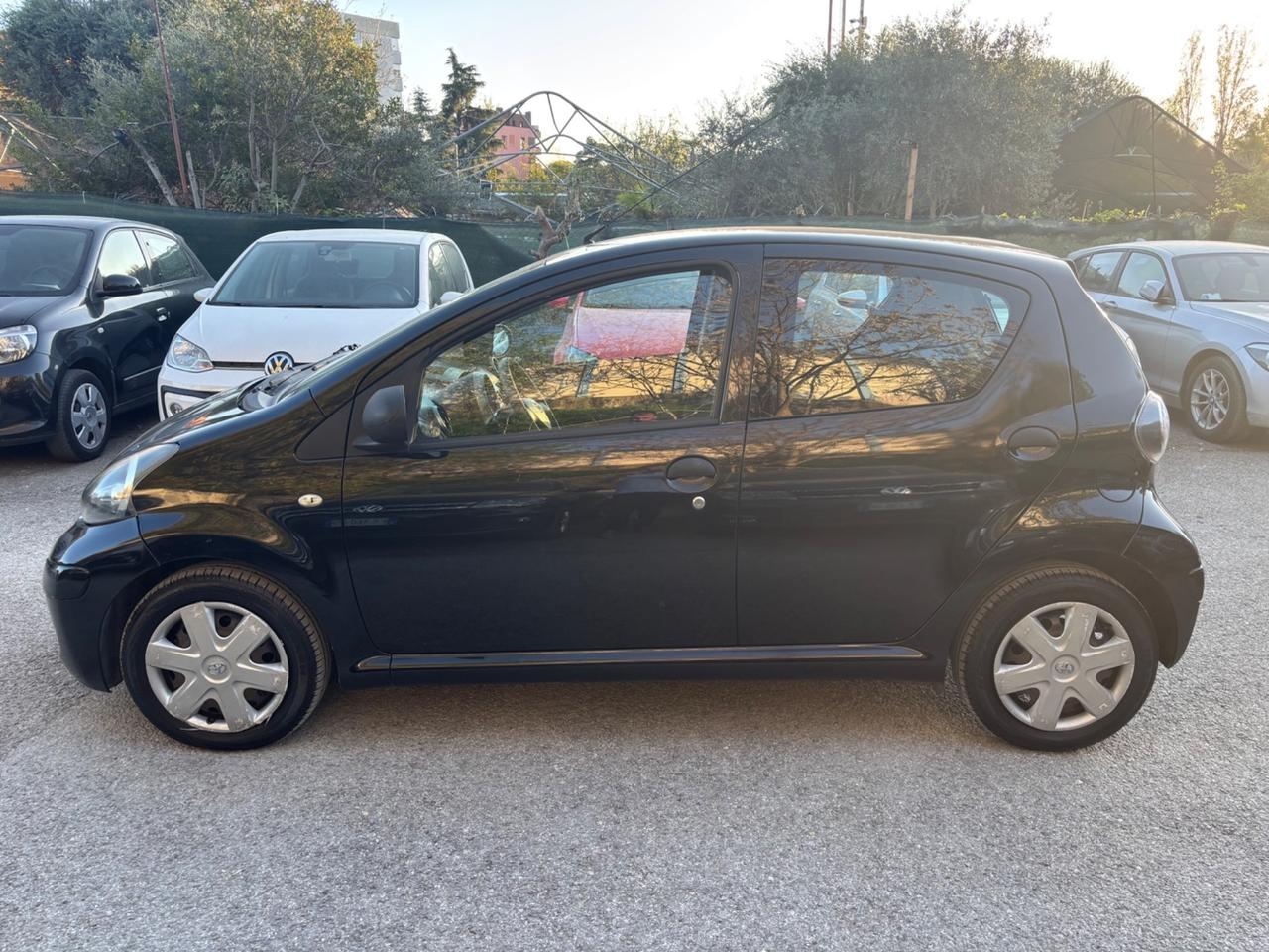 Toyota Aygo 1.0 5 porte Sol OK NEOPATENTATI