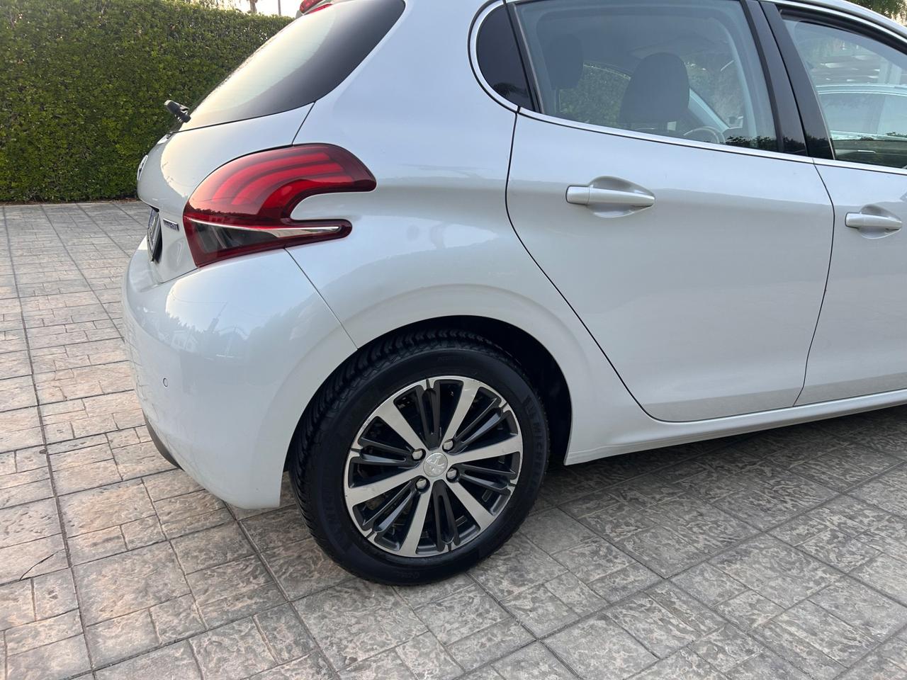 Peugeot 208 BlueHDi 75 5 porte Allure