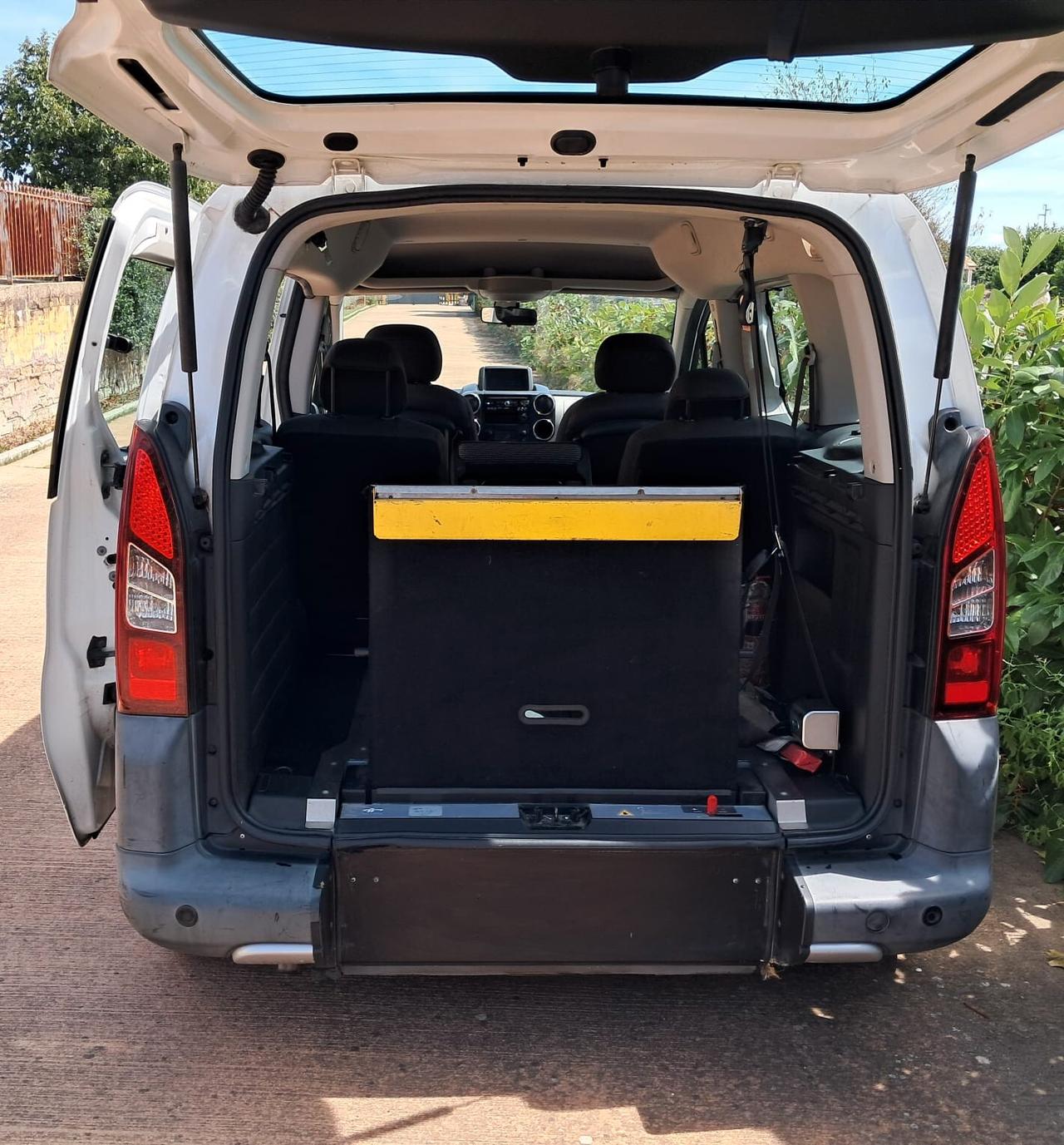 PEUGEOT PARTNER TRASPORTO DISABILI PIANALE RIBASSATO