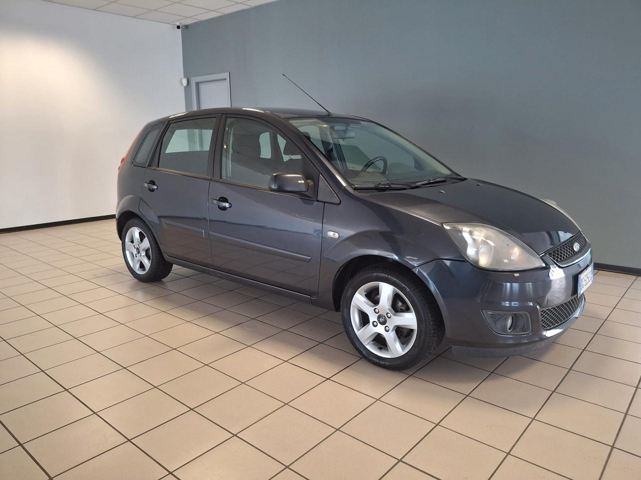 Ford Fiesta 1.4 16V aut. 5p. Ghia