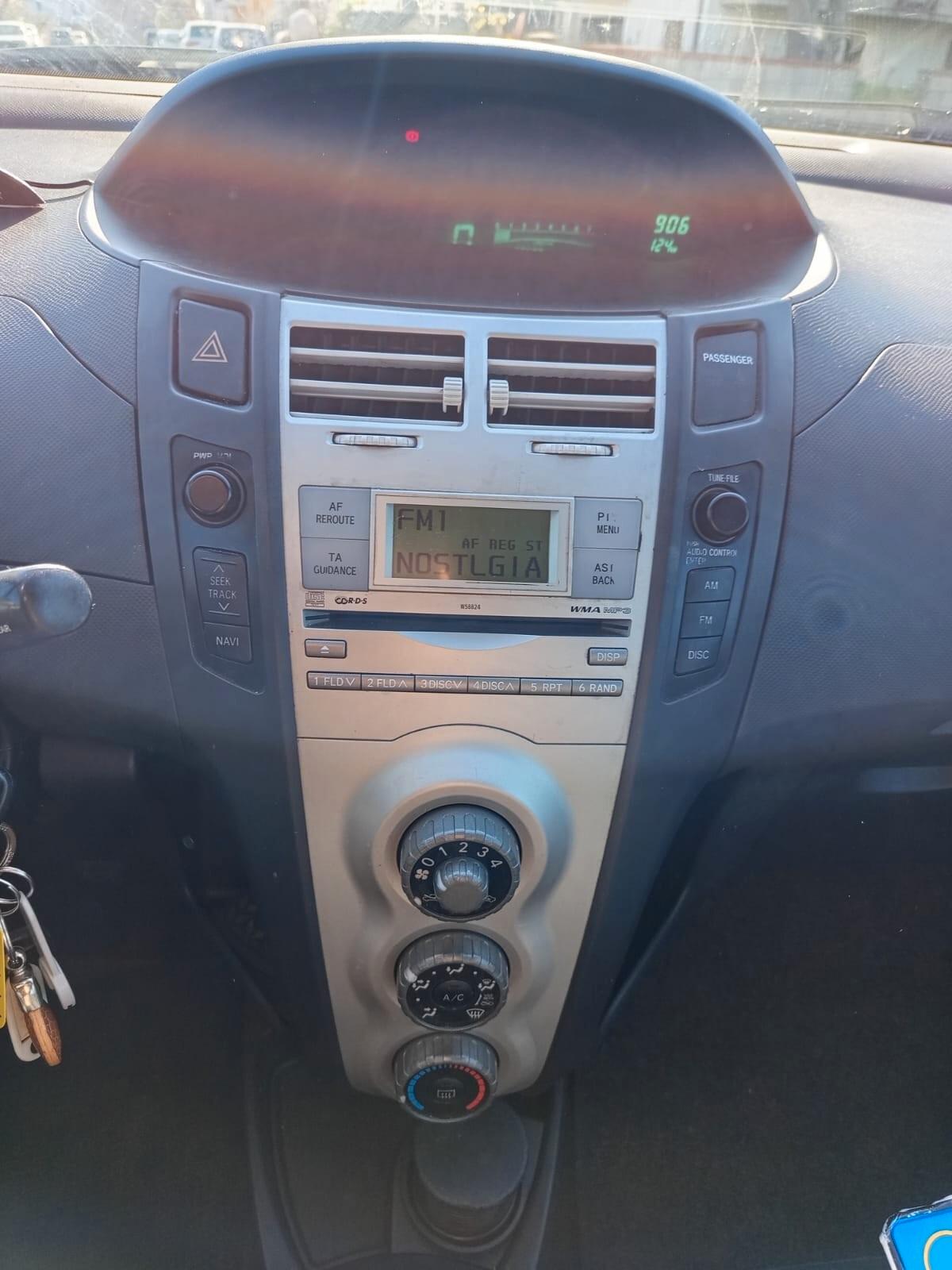 Toyota Yaris 1.0 5 porte Sol