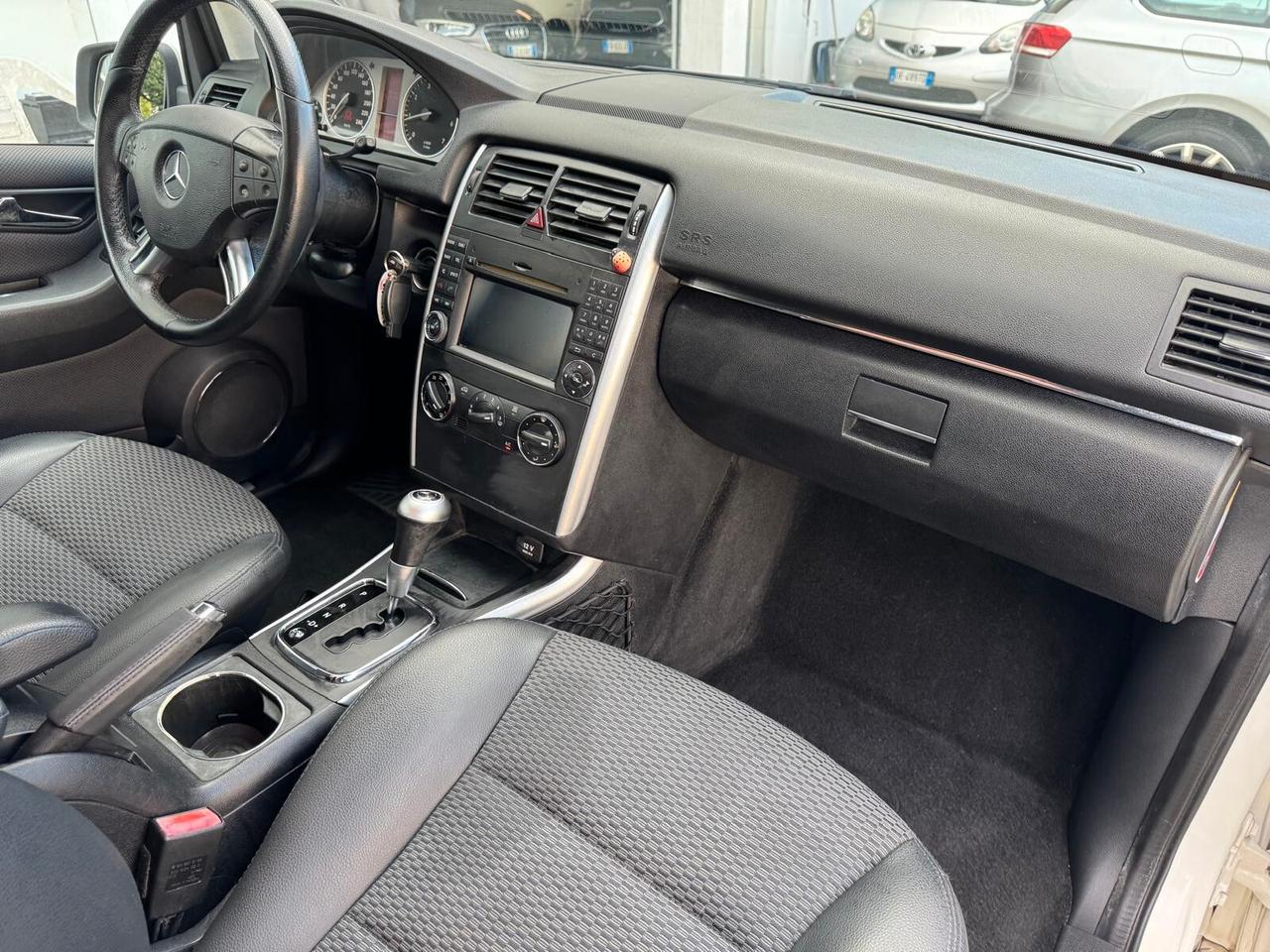 Mercedes-benz B 180 AUTOMATIC Premium