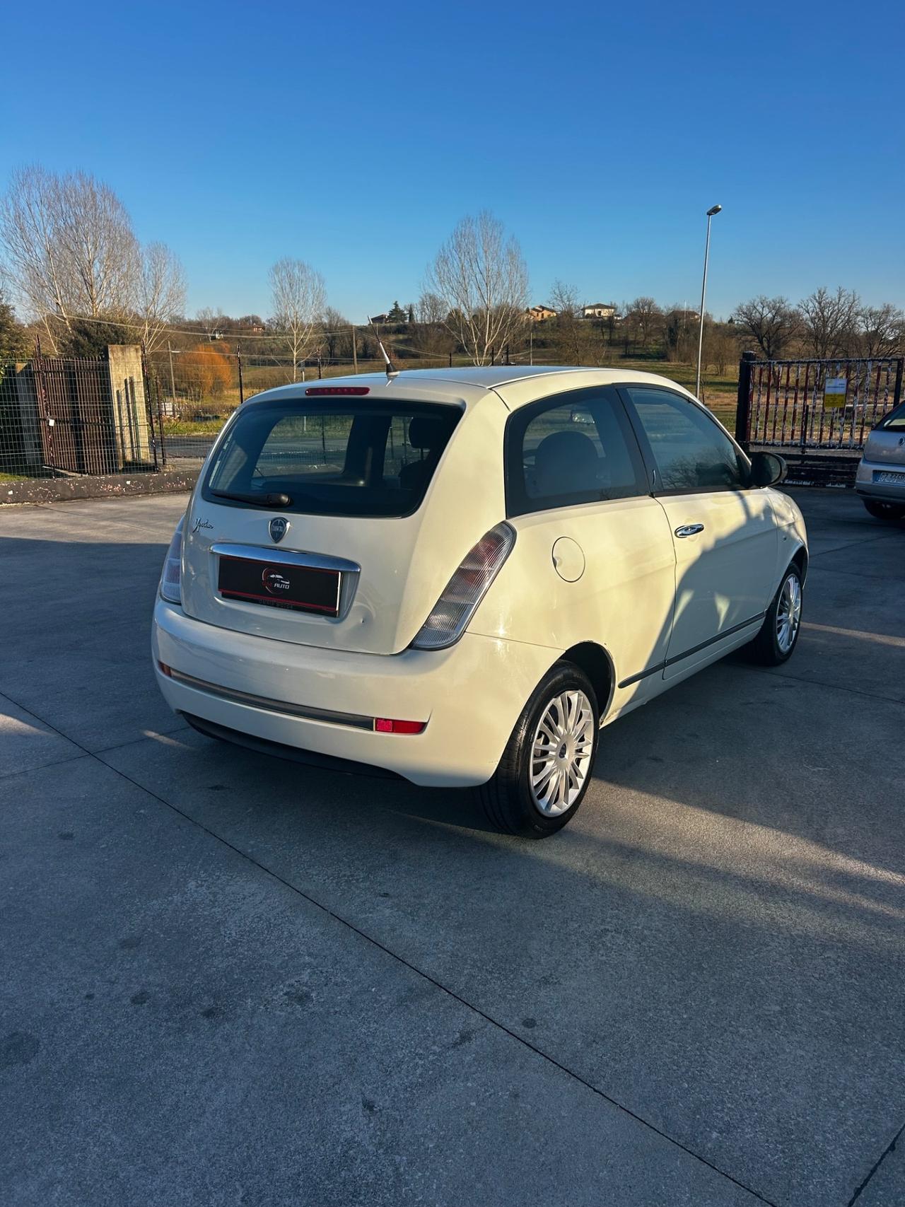 Lancia Ypsilon 1.2 69 CV Unyca