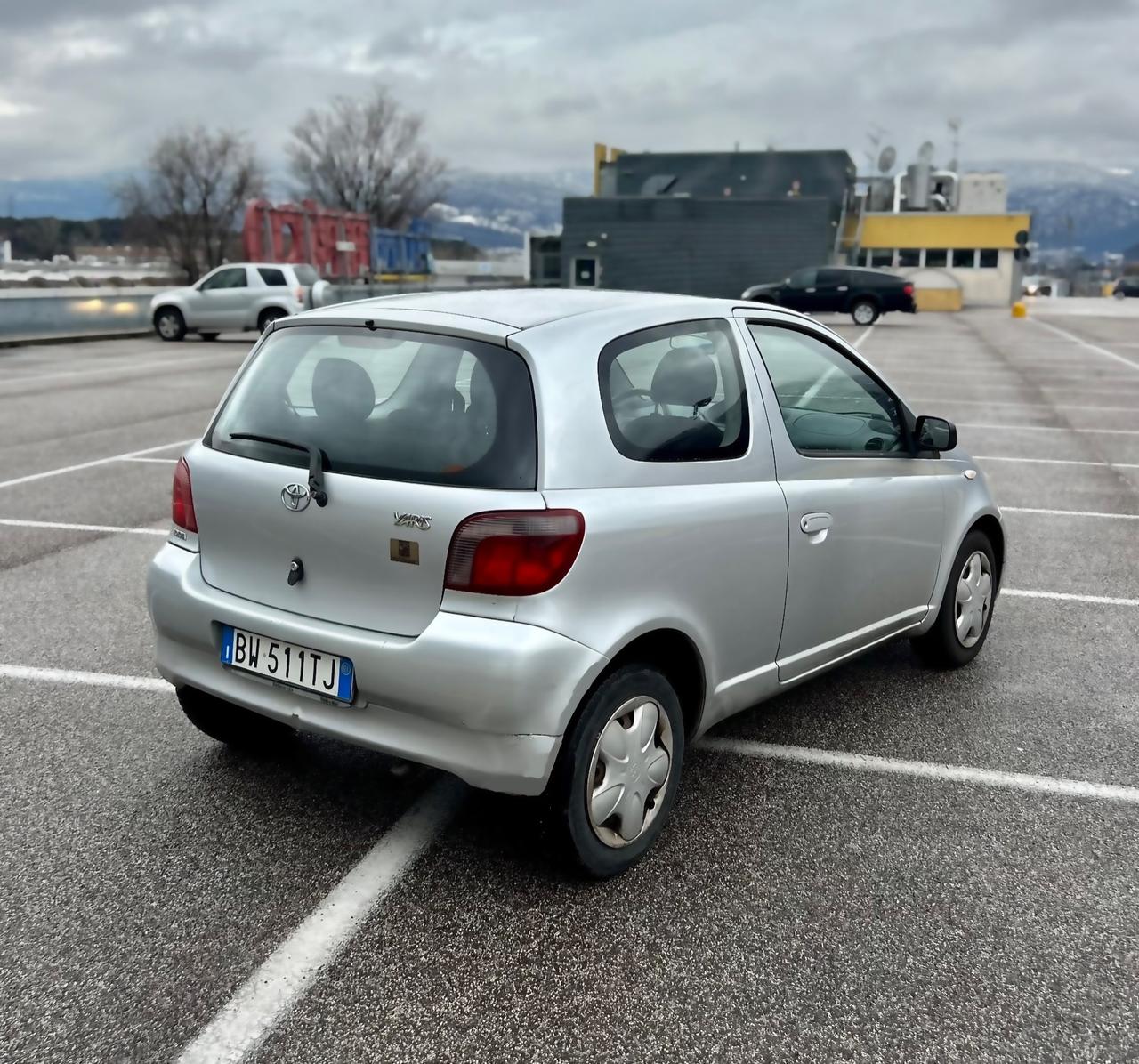 Toyota Yaris 1.0i 16V cat SOL 3 porte Neopatentati