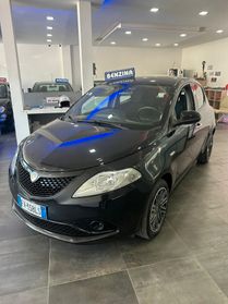 Lancia Ypsilon 1.2 69 CV 5 porte S&S Black and Noir