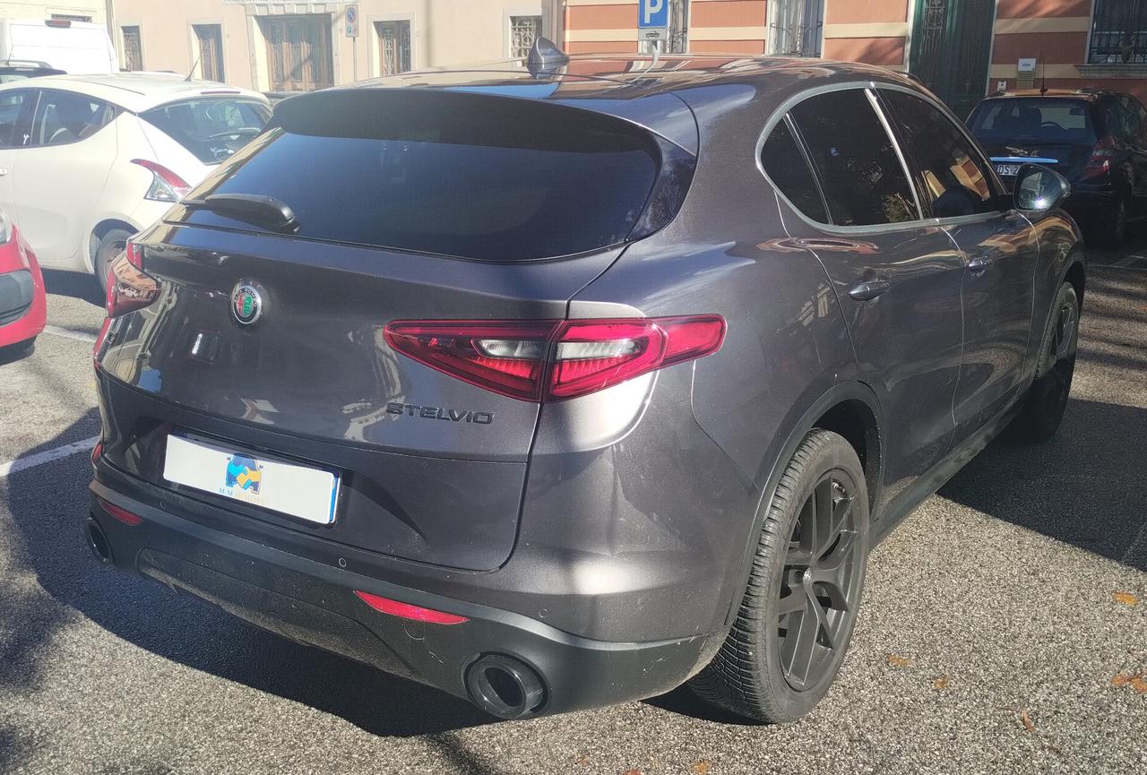 Alfa Romeo Stelvio 2.2 Turbodiesel 210 CV AT8 Q4 Super