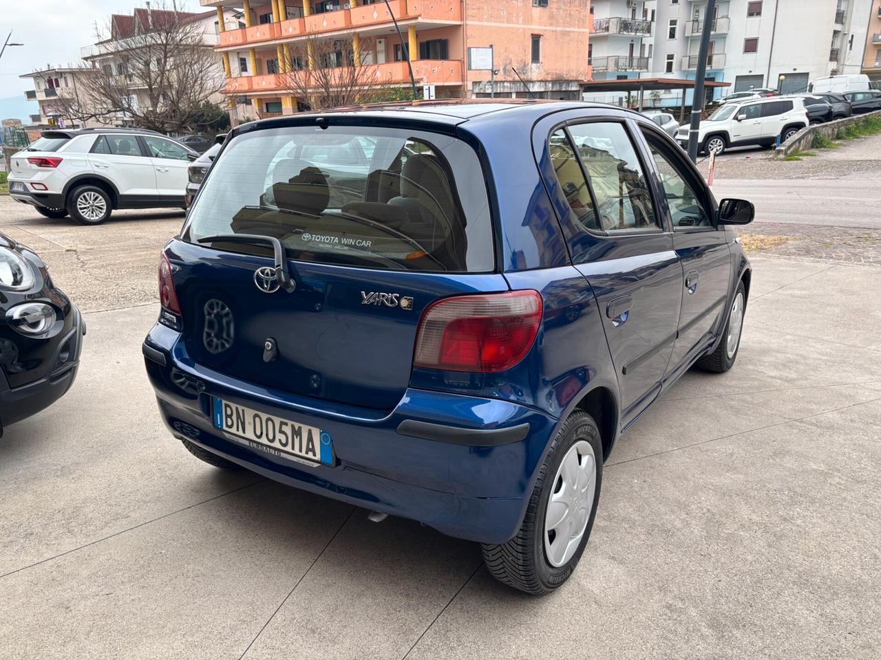 Toyota Yaris 1.0i 16V cat 5 porte Sol-2000